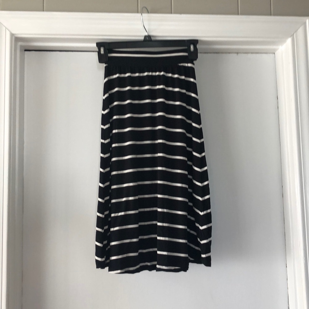 Girls black and white striped skirt